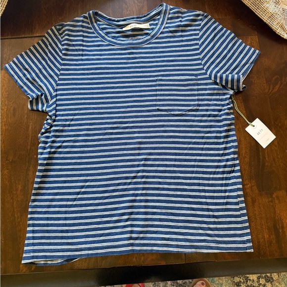 American Eagle AE 77 lot of 2 Short Sleeve Tees Navy Peach Small NWT premium - Picture 2 of 10